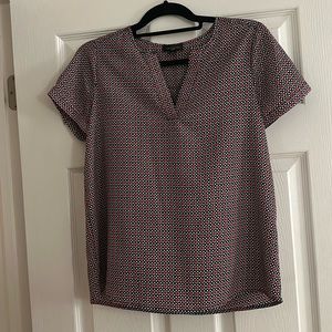 The LIMITED women’s navy and red blouse